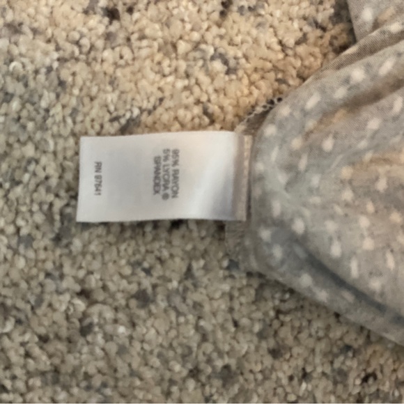 Sleeveless JJill MP blouse. Tunic style with vent on side front. - Picture 5 of 9